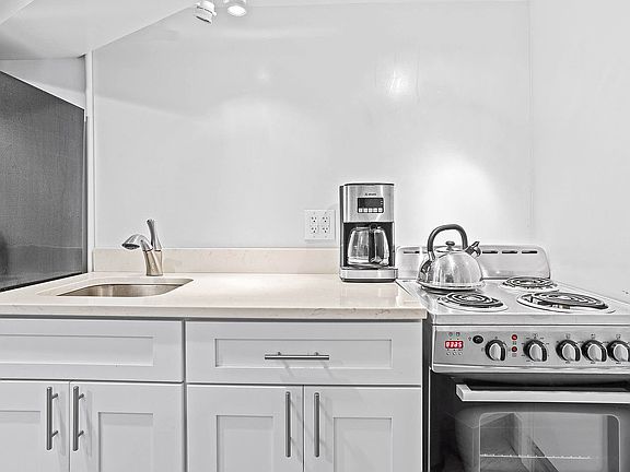 5th image of 42-12 Astoria Blvd S #1