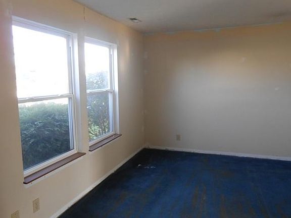 3rd image of 507 S Brookfield Dr