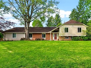 9019 Woodstream Ln, Dayton, OH 45458