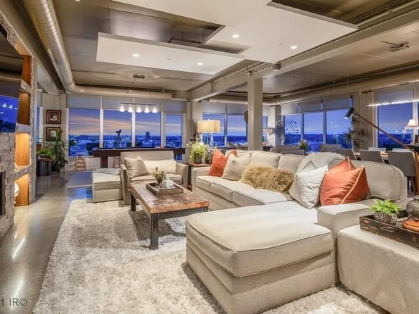 120 SW 5th St Unit 902, Des Moines, IA 50309