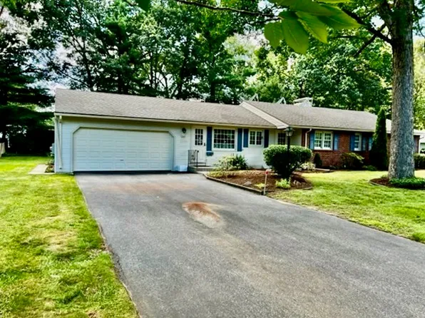 240 Meadowlark Dr, Longmeadow, MA 01106