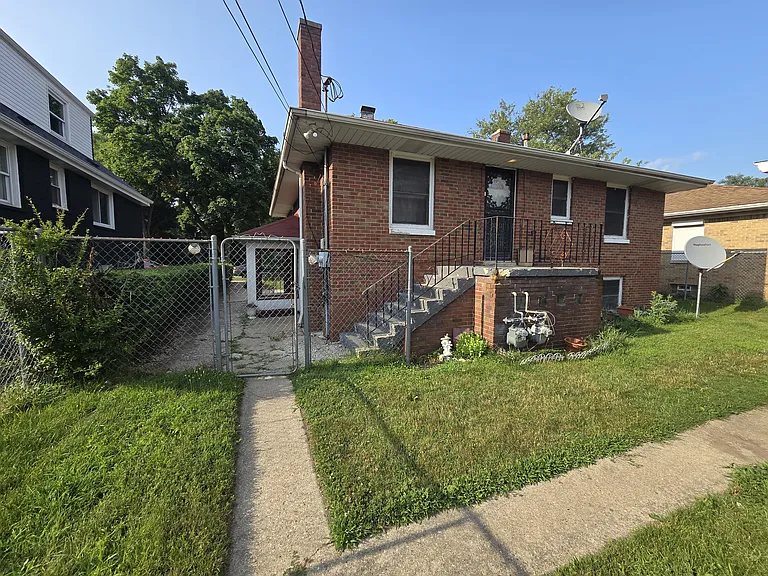 535 E 43rd Ave — Photo 7