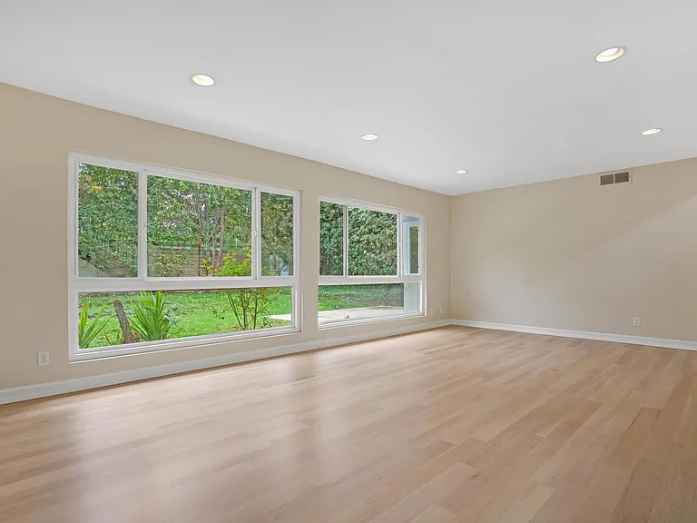 1672 Wellington Pl — Photo 16