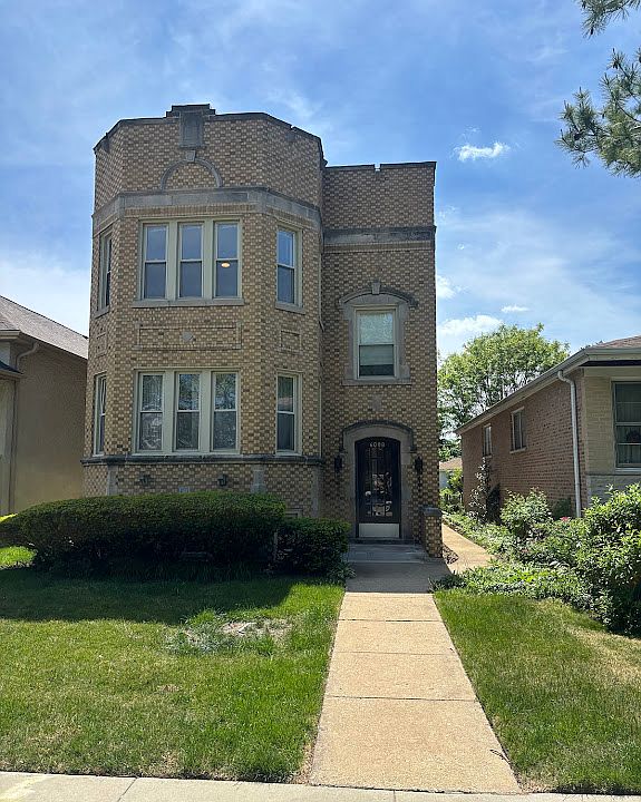 1st image of 6088 N Nassau Ave APT 2