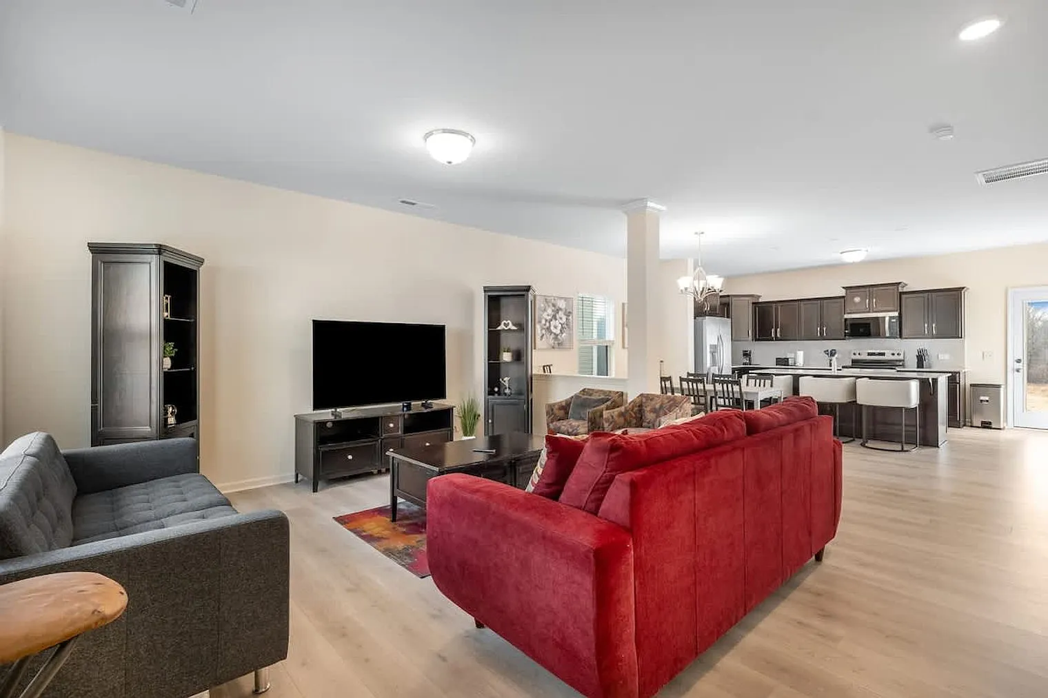 5 bed, 3.0 bath, 2098 sqft, $6,261 — Photo 1