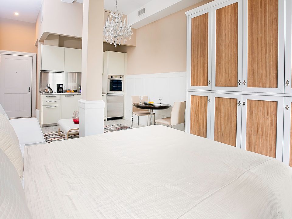 1st image of 216 E 52nd St APT 32