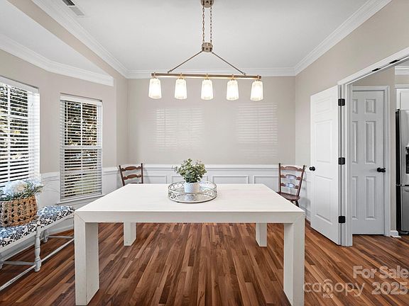 3rd image of 7554 Sedgebrook Dr W