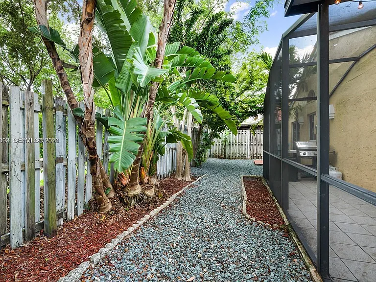 1377 Garden Rd — Photo 29