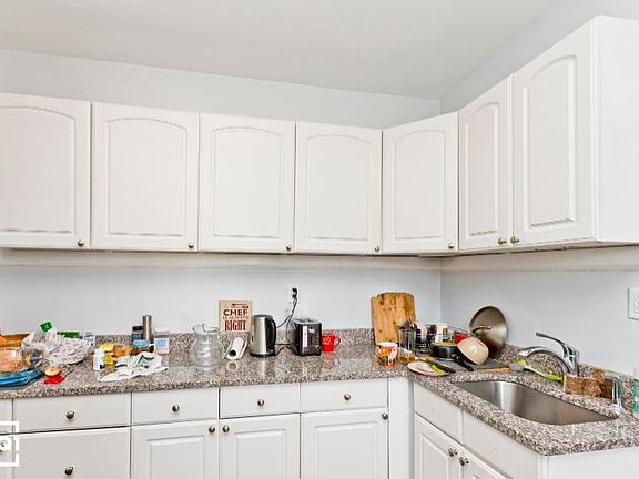 4th image of 4109 N Ashland Ave