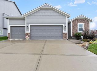 25215 W 141st Ter, Olathe, KS 66061