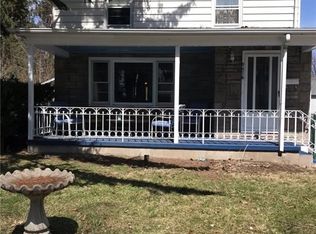 8476 W Rivershore Dr, Niagara Falls, NY 14304