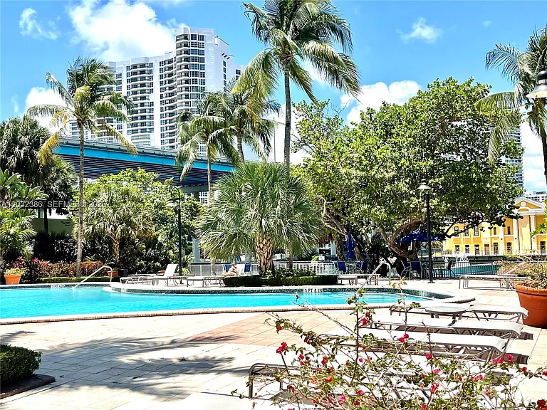 19390 Collins Ave #316 — Photo 39