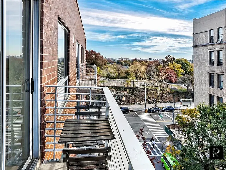 2360 Amsterdam Ave #R6A — Photo 1