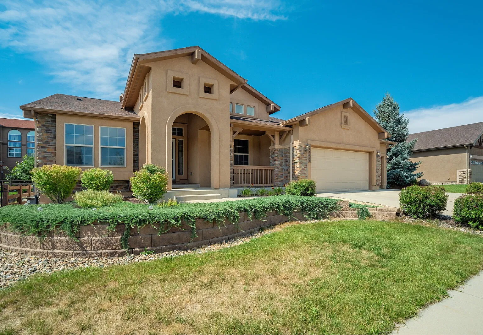 5 bed, 3.0 bath, 3800 sqft, $3,100 — Photo 2