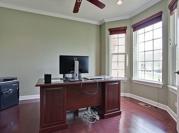 3rd image of 698 Violet Ct