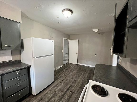 5th image of 4601 NE 37th St