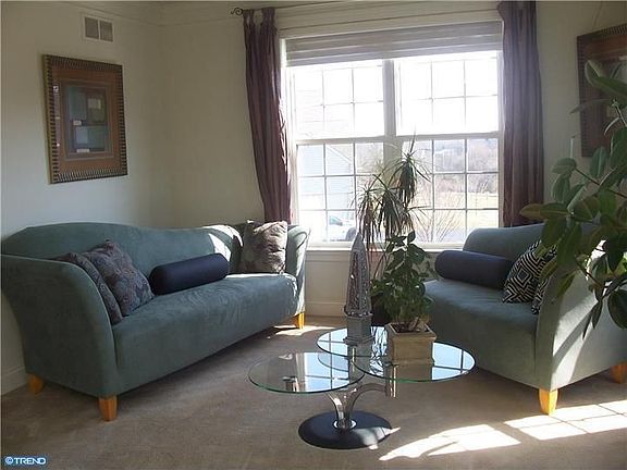 4th image of 43 Mendenhall Dr