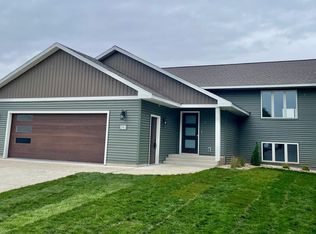 201 25th St SW, Austin, MN 55912