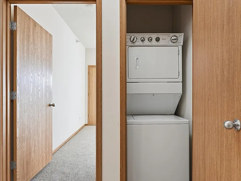 Crown Villa Apartments — Photo 33