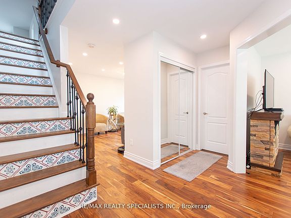 5th image of 929 Philbrook Dr