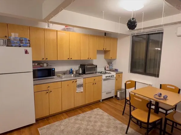 81 E 3rd St APT 2A, New York, NY 10003