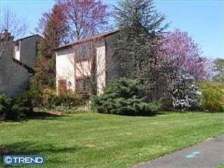 2nd image of 85 Palace Ct