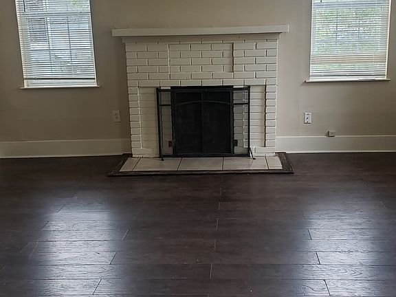 Living Room/ Fireplace
