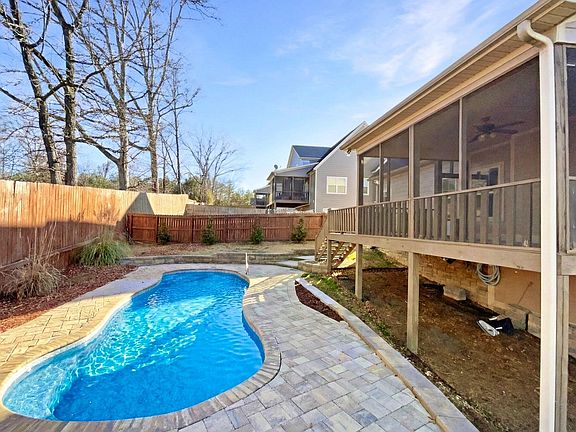 5th image of 413 Live Oak Rd