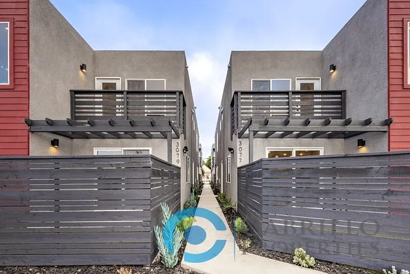 3077 Martin Ave — Photo 2