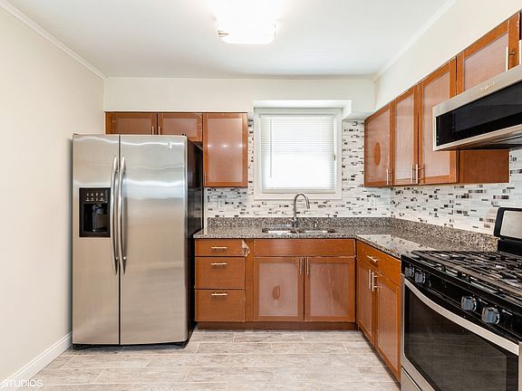5th image of 126 Peach St