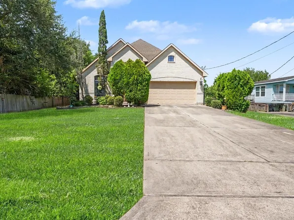 2424 Rue De Laffitte St, San Leon, TX 77539