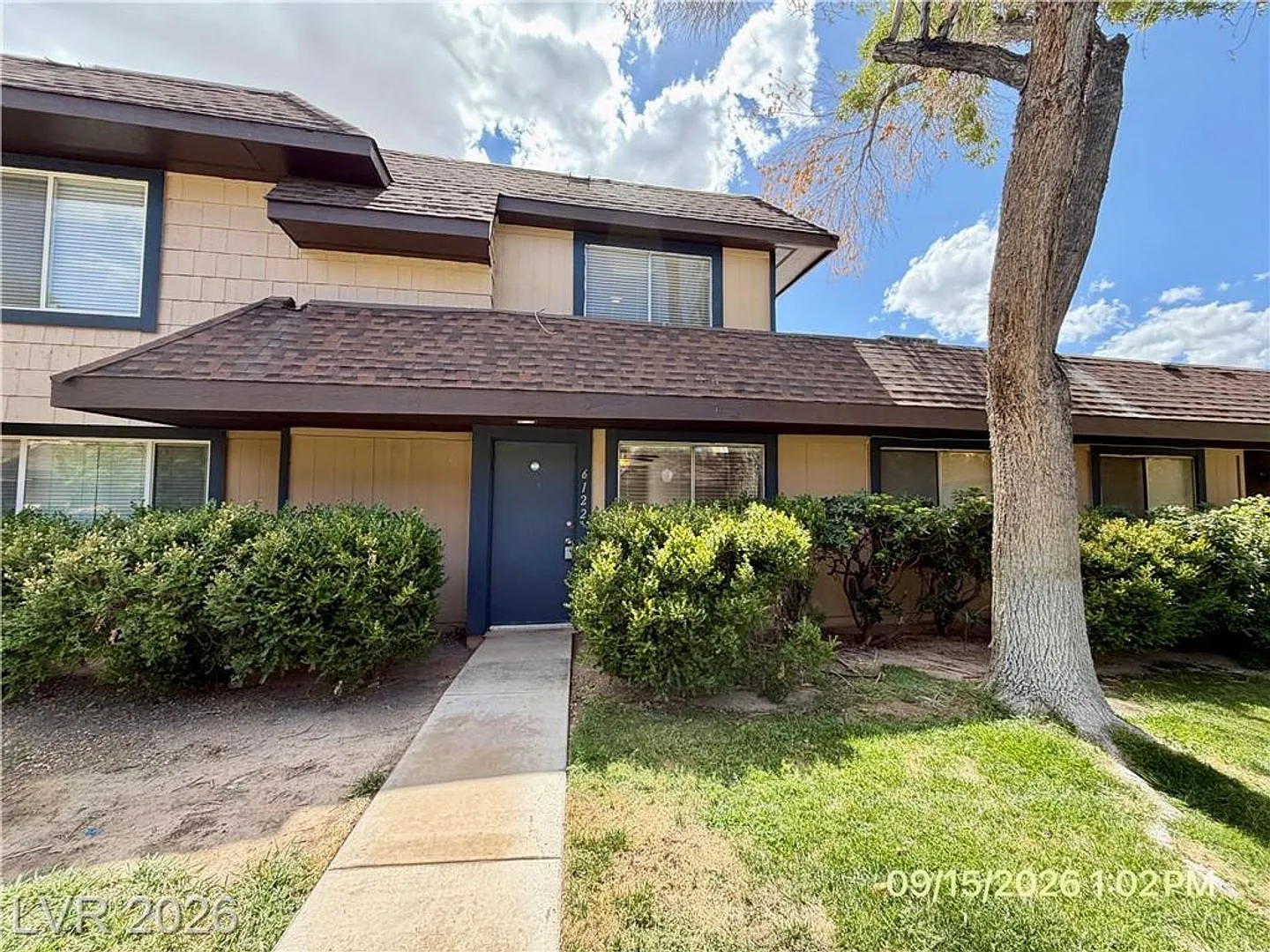 2-Bedroom Townhome with Private Backyard & Community Pool — Photo 2