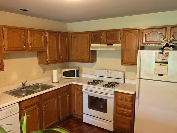 5th image of 2822 Meadow Ln Unit V1