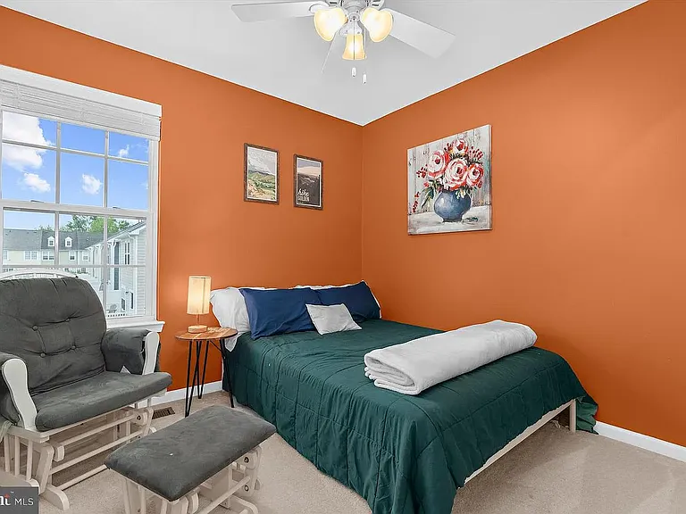 300 Dixon St #402 — Photo 14