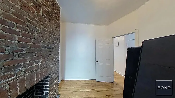 Rented by Bond New York | media 13