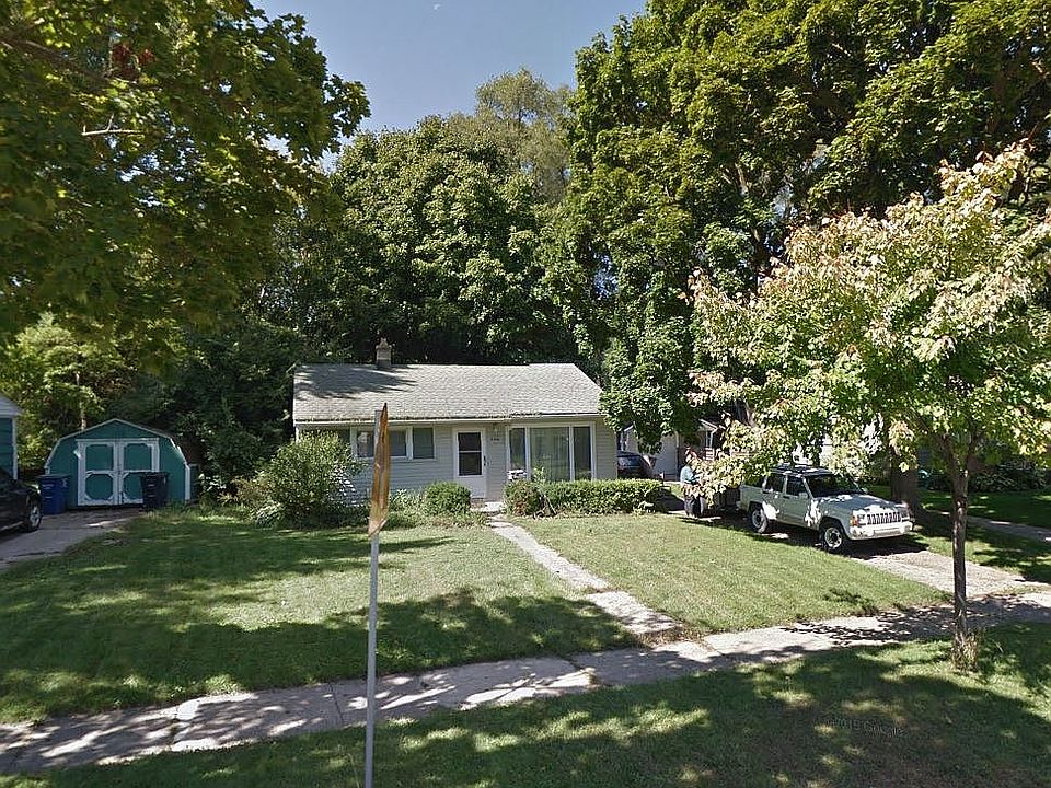 1st image of 906 Barton Dr
