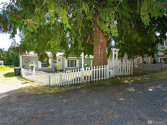 4th image of 9518 206th Ave E
