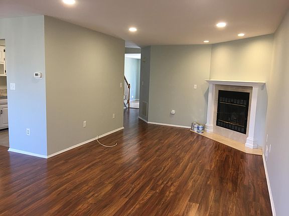 4th image of 18 Essex Dr