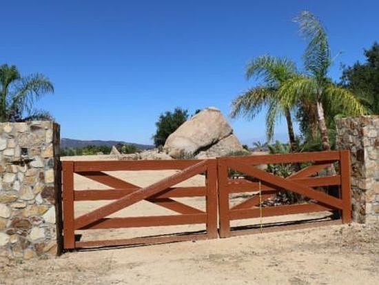 5th image of Hacienda Dr