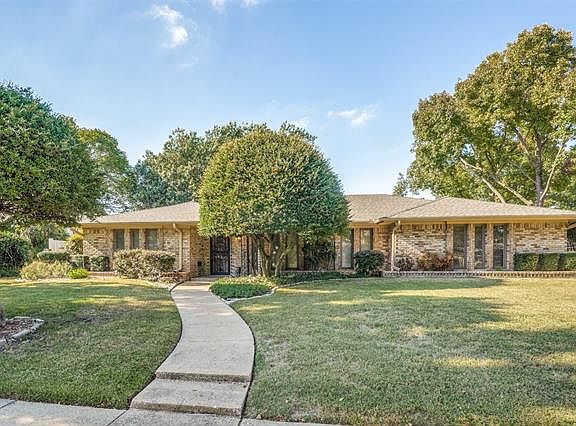 3rd image of 2501 Cedar Elm Ln