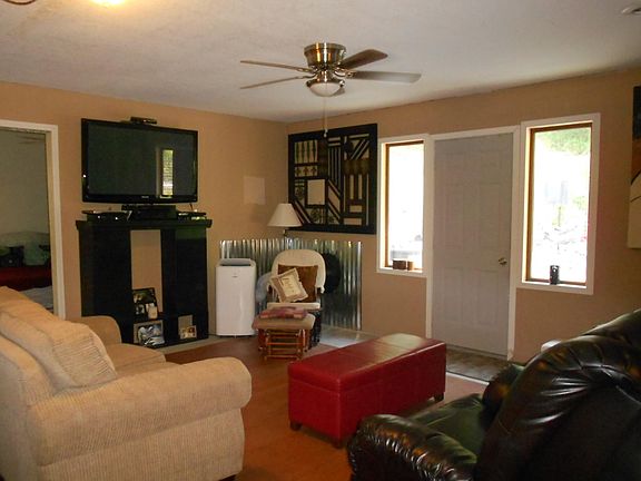 3rd image of 751 Wolfe Creek Dr