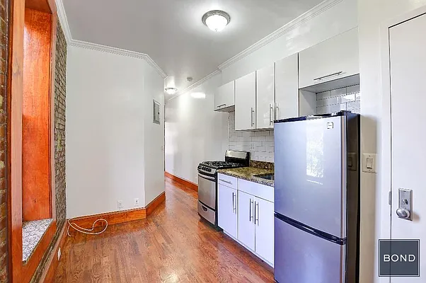 Rented by Bond New York | media 17