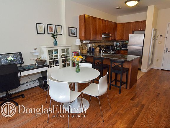 3rd image of 1030 Jackson Ave #6A