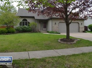 3302 Old Castle Rd, Joliet, IL 60431