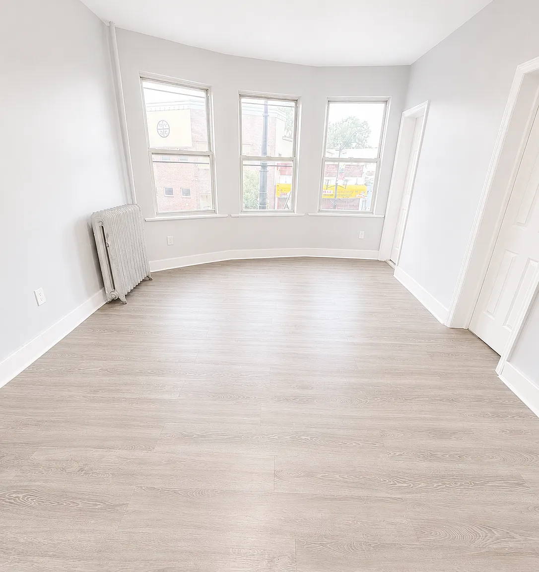 4 bed, 1100 sqft, $2,395 — Photo 4