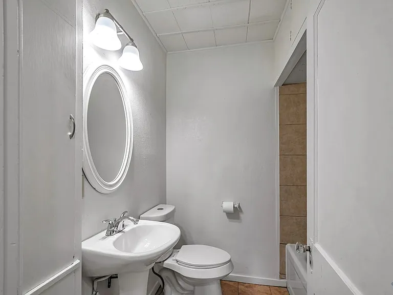 609 Storey Ave — Photo 27