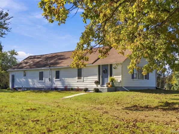 9433 W Lovejoy Rd, Perry, MI 48872
