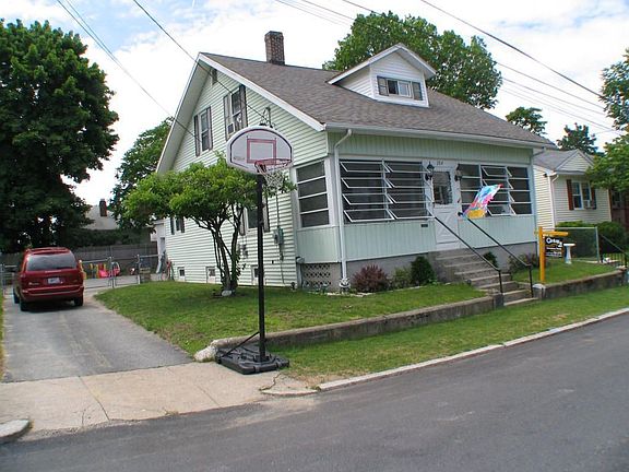 3rd image of 284 Oakdale Ave