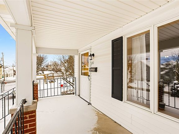 4th image of 211 N Vincent Ave
