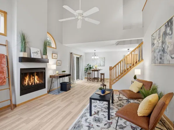 8771 Branson Dr #80, Inver Grove Heights, MN 55076
